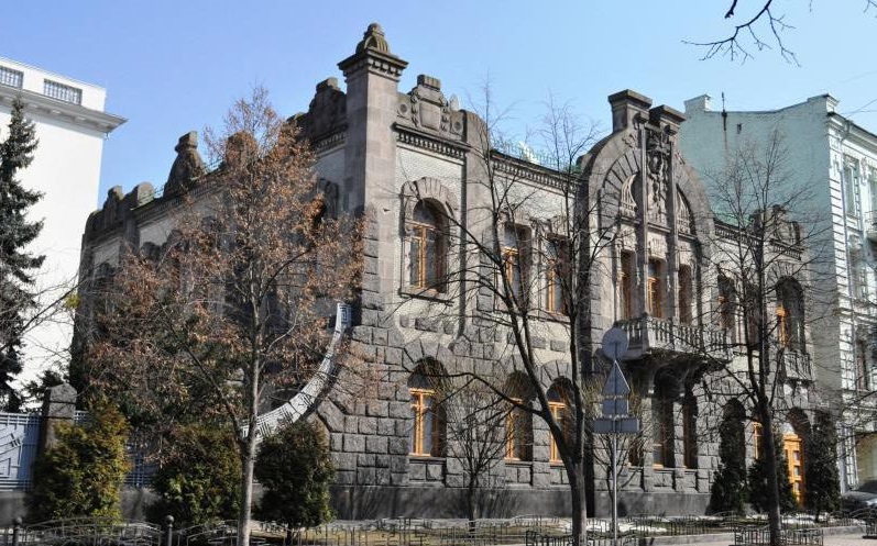 House "weeping widow"