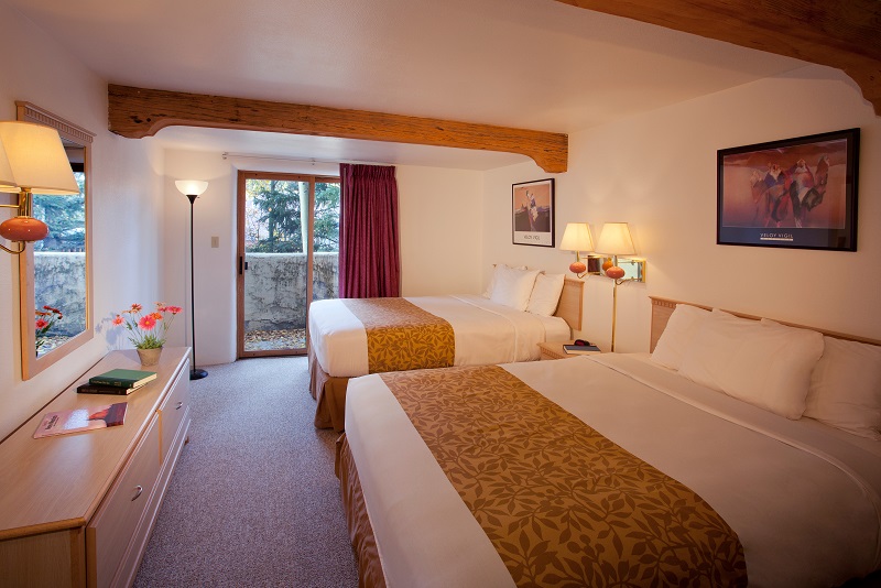 Раздельные спальные места для командировочных на посуточной квартире в Киеве.