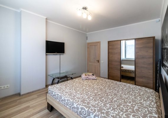 1-к квартира на добу у Києві, вул. Богатирська 6а, 3 поверх