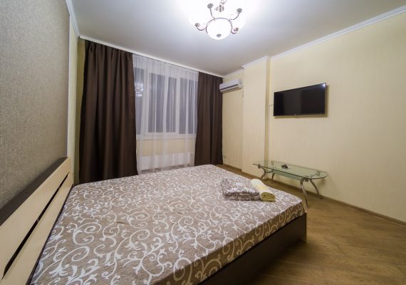 1-к. квартира на добу у Києві. вул. Богатирська 6а, 2 поверх