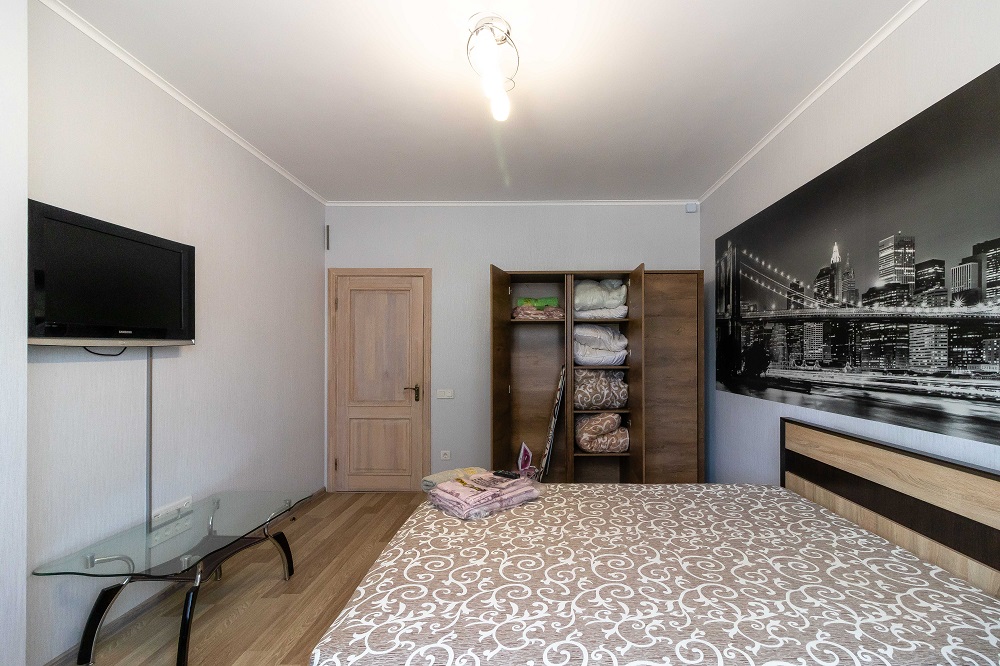 1-к квартира на добу у Києві, вул. Богатирська 6а, 3 поверх