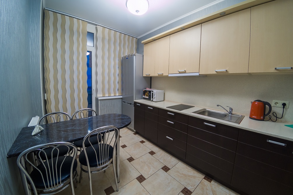 1-к. квартира на добу у Києві. вул. Богатирська 6а, 2 поверх