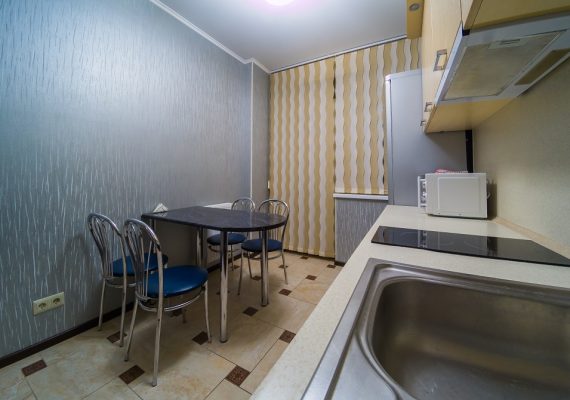 1-к. квартира на добу у Києві. вул. Богатирська 6а, 2 поверх