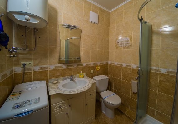 1-к. квартира на добу у Києві. вул. Богатирська 6а, 2 поверх