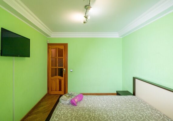 2-к. квартира на добу у Києві. вул. О. Архипенка 4