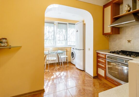 2-к. квартира на добу у Києві. вул. О. Архипенка 4