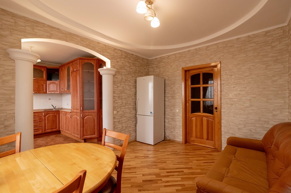 3-к. квартира на добу в Києві. вул. Озерна 8 (для навігації – район Оболонь) 3-к. квартира на добу в Києві. вул. Озерна 8 (для навігації – район Оболонь)