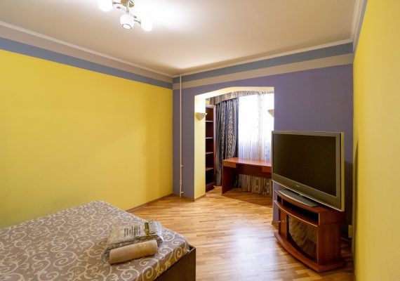 3-к. квартира на добу в Києві. вул. Озерна 8 (для навігації – район Оболонь) 3-к. квартира на добу в Києві. вул. Озерна 8 (для навігації – район Оболонь)