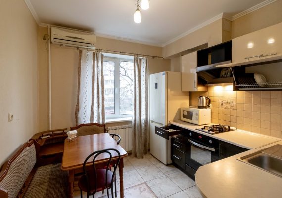 2-к. квартира на добу в Києві. вул. Героїв Дніпра 36-Б