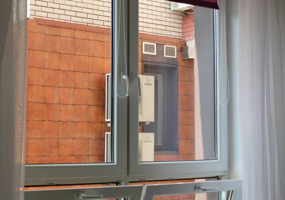 2-к. квартира на добу в Києві, вул. Петра Калнишевського 7, 4 секція