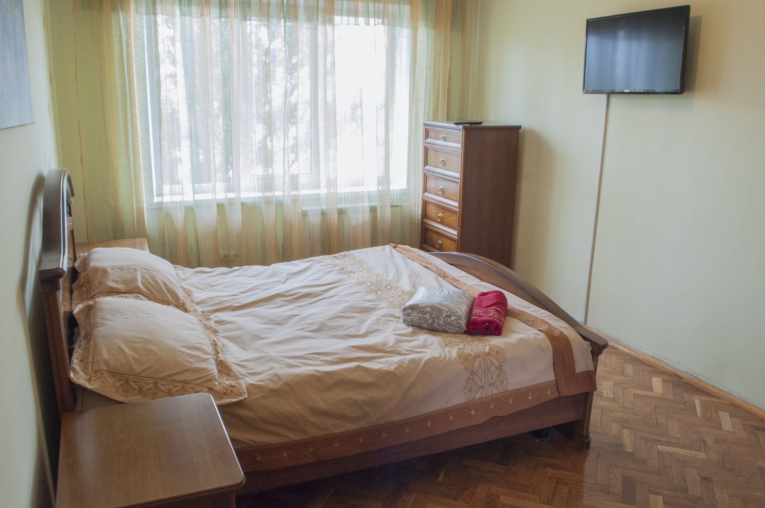 3-к.квартира у Києві подобово. проспект Оболонський 16а